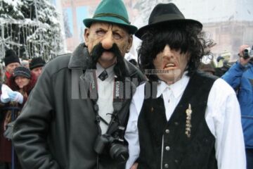 Datini și obiceiuri: Tradițiile din Bucovina au adunat mii de suceveni în centrul orașului