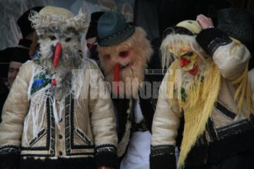 Datini și obiceiuri: Tradițiile din Bucovina au adunat mii de suceveni în centrul orașului