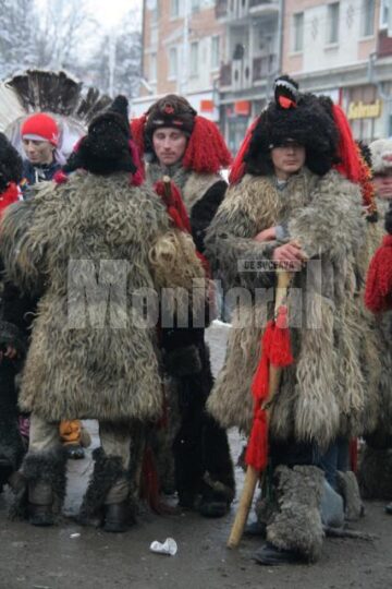 Datini și obiceiuri: Tradițiile din Bucovina au adunat mii de suceveni în centrul orașului