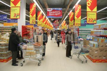 Extindere: Hypermarketul Real, asaltat de cumpărători chiar de la deschidere