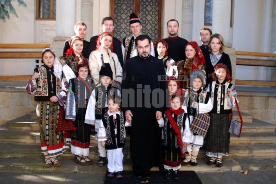 Preotul Mihai Cobziuc a lansat de curând un album audio cu colinde arhaice