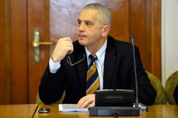 Ministrul Nemirschi, a prezentat mai multe variante de modificare a taxei de poluare auto. Foto: MEDIAFAX