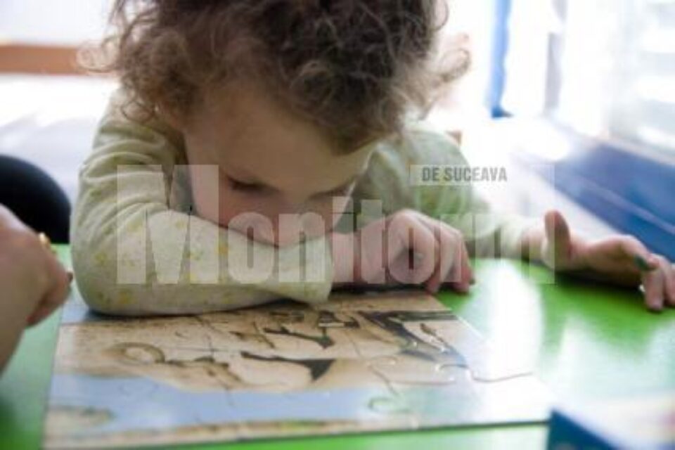 Minorii cu autism par indiferenți și închiși în sine. Foto: ALAMY