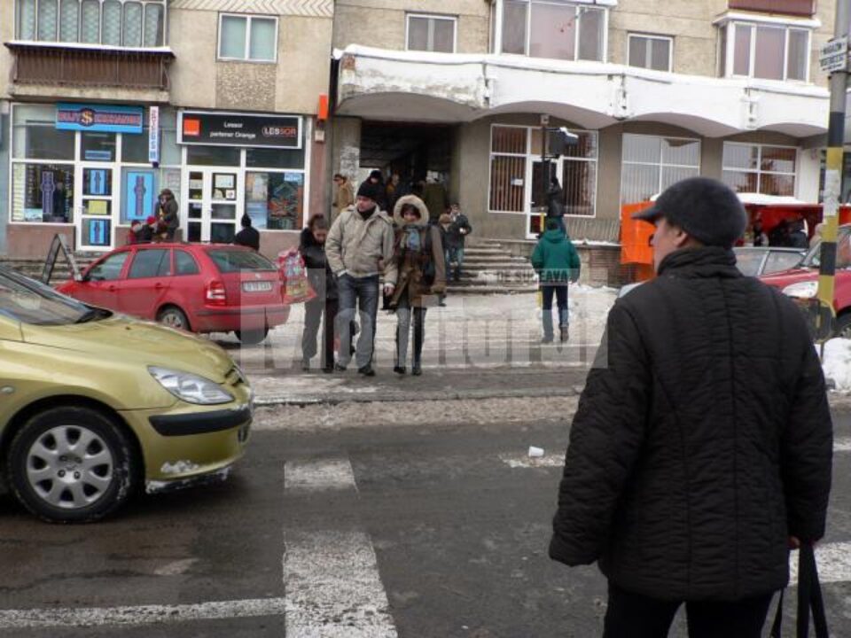 Trecerea de pietoni care paralizeaza traficul