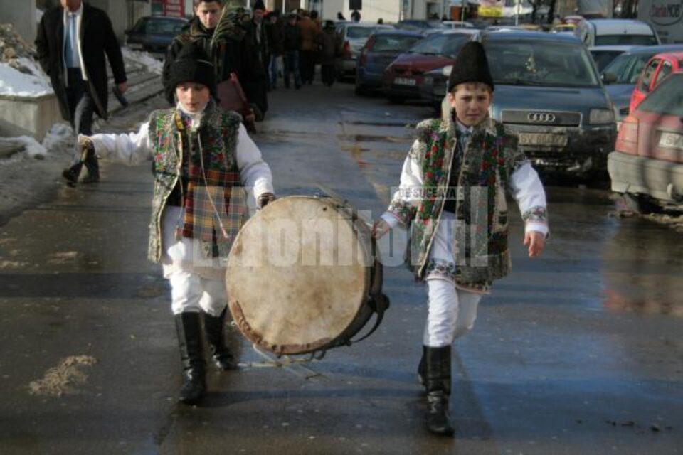În centrul Sucevei: Urături și obiceiuri de iarnă, în prag de An Nou