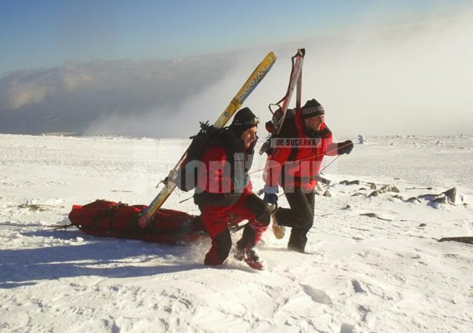 Femeia adusă din masivul Calimani de salvamontiști
