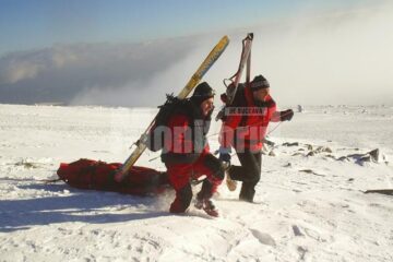 Femeia adusă din masivul Calimani de salvamontiști