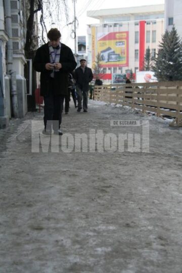 Statistici negre: Trotuarele din Suceava, locuri de rupt picioarele și mâinile