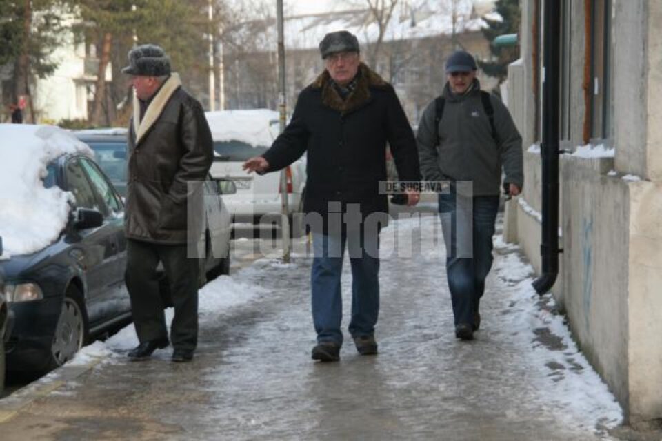 Trotuarele din municipiul Suceava nu au fost curățate de gheață Trotuarele din municipiul Suceava nu au fost curățate de gheață