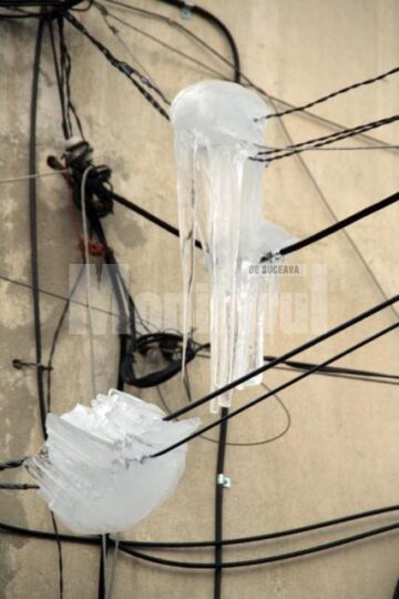 Țurțurii, pericolul ce pândește de la înălțime