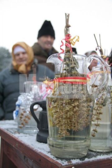 De Bobotează: Mii de suceveni au luat apă sfințită de la bisericile din Suceava