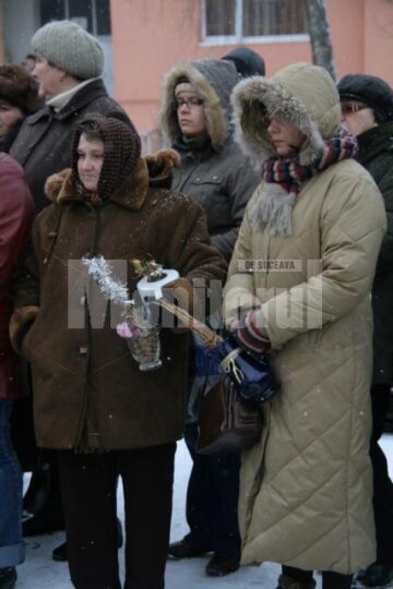 De Bobotează: Mii de suceveni au luat apă sfințită de la bisericile din Suceava