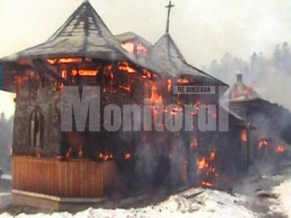 Incendiu: Schit din Putna mistuit de foc
