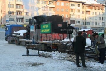 De ieri a început demontarea liniei de cale ferată pe care a circulat, timp de mai bine de o lună, mocănița
