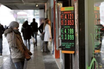 La casele de schimb un euro se putea cumpăra ieri cu 4,199 lei. Foto: MEDIAFAX