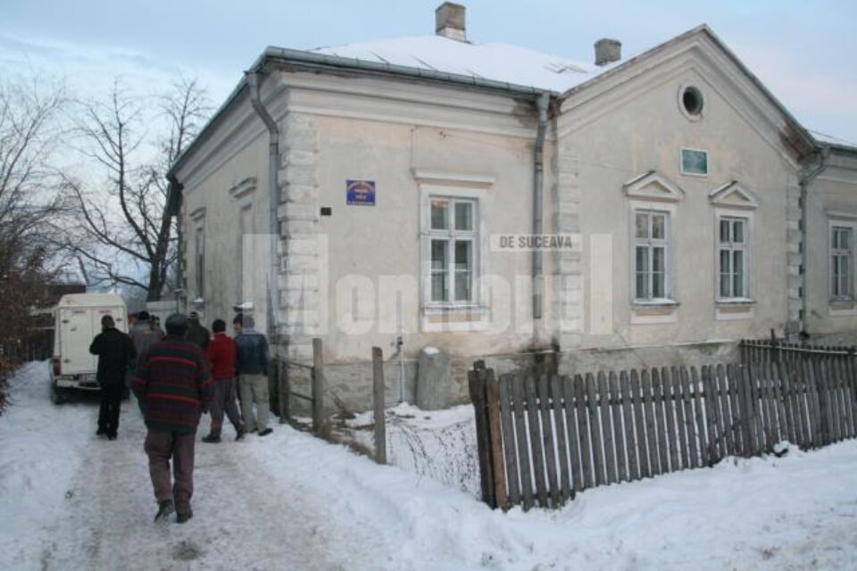 Cei doi copii au fost duși de localnici la dispensarul din comună Cei doi copii au fost duși de localnici la dispensarul din comună