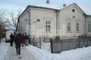 Cei doi copii au fost duși de localnici la dispensarul din comună