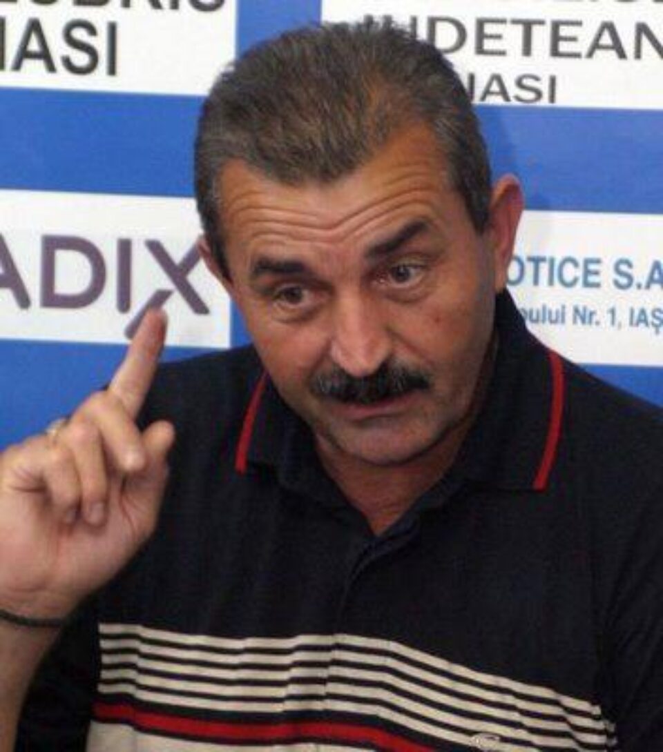 Popa îi avertizează pe ieșeni că nu acceptă să antreneze jucători neplătiți Popa îi avertizează pe ieșeni că nu acceptă să antreneze jucători neplătiți