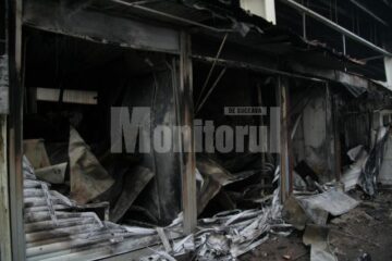 Incendiul a lăsat un imens dezastru în urmă