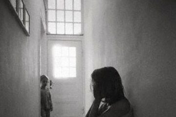 Agresiunile asupra tinerilor și copiilor, o practică care pentru unii adulți înseamnă „a face educație”. Foto: ZEFA