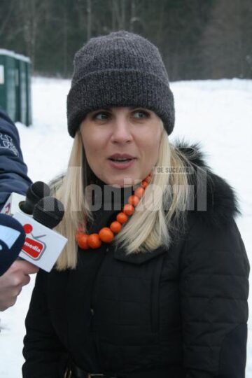 Ospitalitate: Udrea, plimbată cu sania trasă de cai la Voroneț