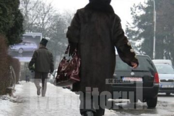 Pe trotuarele din Suceava ar trebui pus mesajul: “Atenție! Pericol de alunecare!”