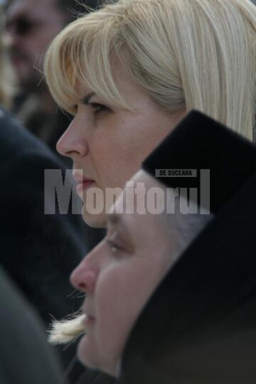 Ospitalitate: Udrea, plimbată cu sania trasă de cai la Voroneț