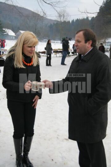 Ospitalitate: Udrea, plimbată cu sania trasă de cai la Voroneț