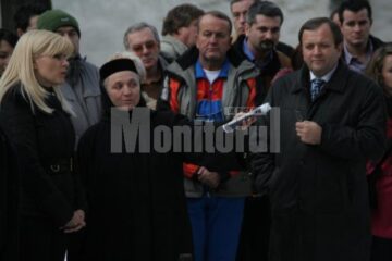 Ospitalitate: Udrea, plimbată cu sania trasă de cai la Voroneț