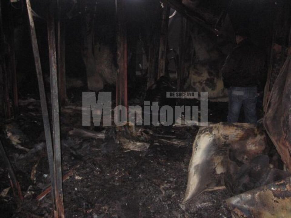 Pagube mari: Bazariștii, dezarmați în fața dezastrului rămas în urma incendiului