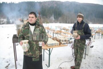 Ospitalitate: Udrea, plimbată cu sania trasă de cai la Voroneț