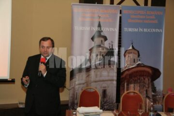 Ospitalitate: Udrea, plimbată cu sania trasă de cai la Voroneț