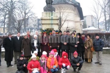 La monumentul Poetului din municipiul Suceava