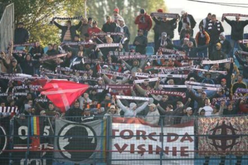 Galeria Rapidului s-a săturat de starea de incertitudine de la club Galeria Rapidului s-a săturat de starea de incertitudine de la club