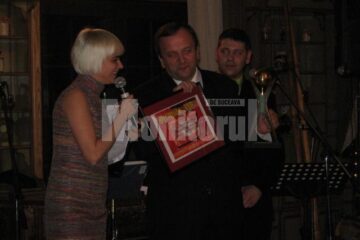 Gheorghe Fluturn spune că premiul primit din partea revistei VIP îl împarte cu cei alături de care a făcut carieră în politică, dar și cu locuitorii județului Suceava