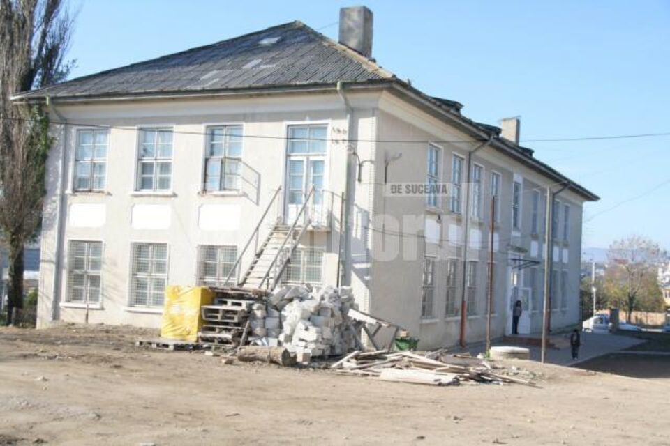 Constructorii nu și-au primit banii pentru lucrările efectuate la școlile din județ Constructorii nu și-au primit banii pentru lucrările efectuate la școlile din județ