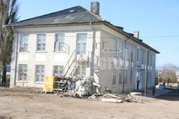 Constructorii nu și-au primit banii pentru lucrările efectuate la școlile din județ