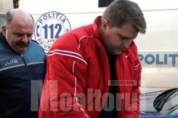 Polițistul Ivan a fost adus, ieri, cu cătușe pe mâini, în fața judecătorilor