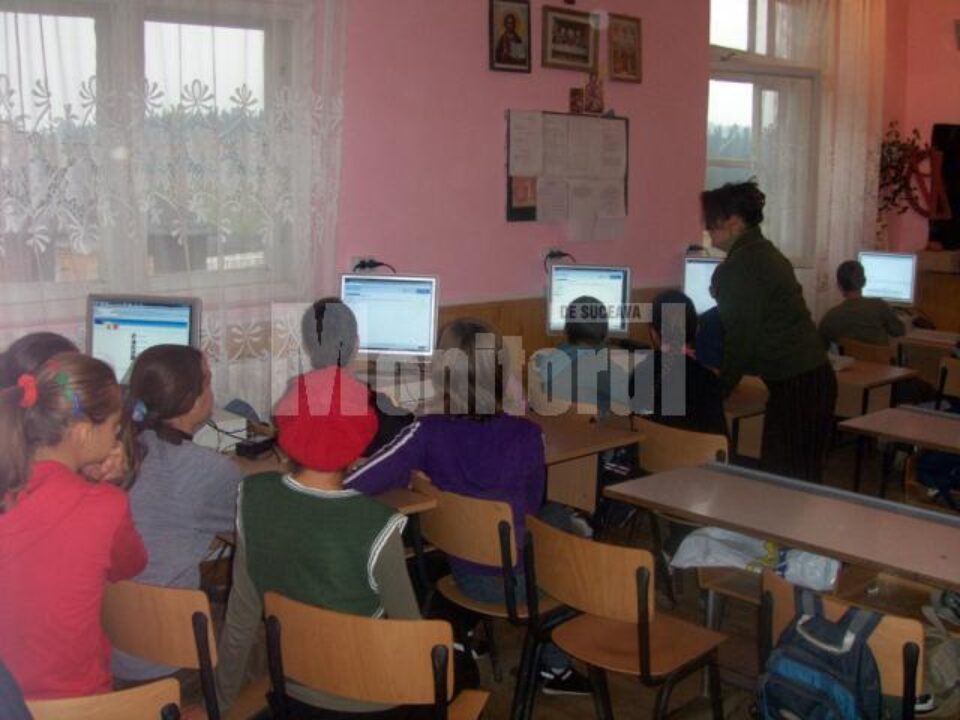 Sala de internet de la Școala din Poiana Stampei