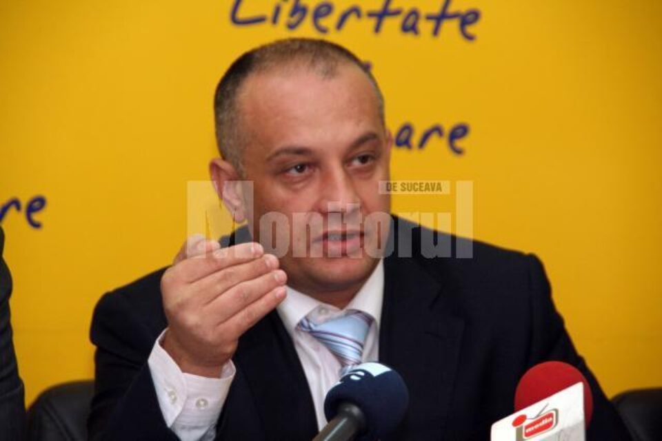 Alexandru Băișanu: „Consider că în județ se face turism numai pe bannere, numai cu câteva trompete și câteva sănii atunci când vine un oficial” Alexandru Băișanu: „Consider că în județ se face turism numai pe bannere, numai cu câteva trompete și câteva sănii atunci când vine un oficial”