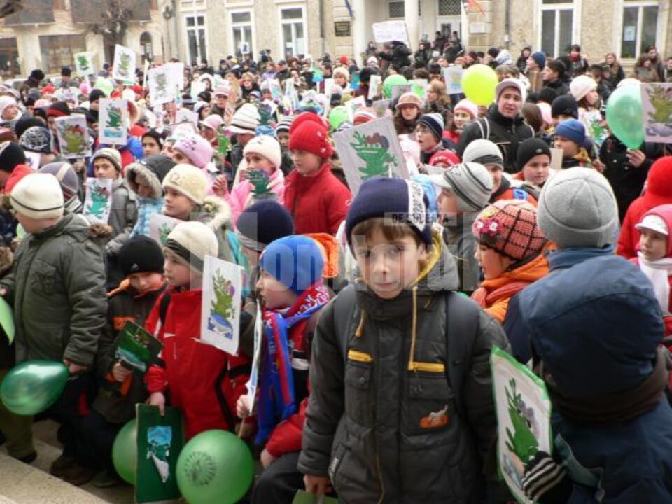 Fălticeni: Peste 300 de elevi au participat la „Marșul Broscuțelor”