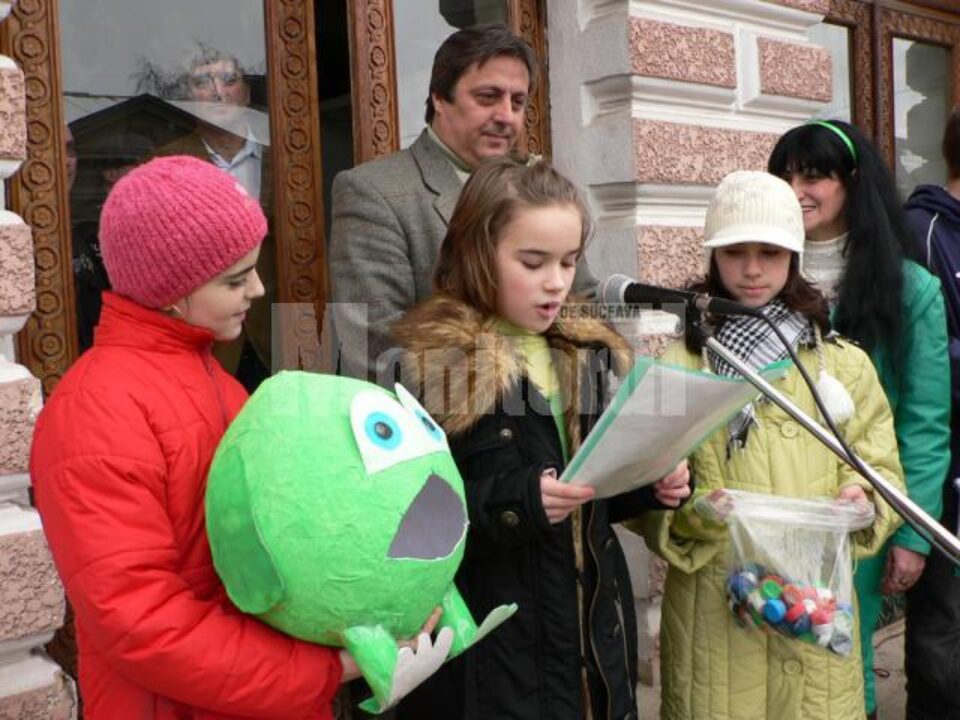 Fălticeni: Peste 300 de elevi au participat la „Marșul Broscuțelor”