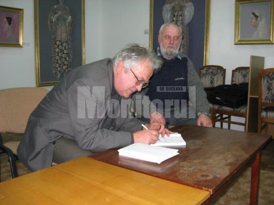 Scriitorul câmpulungean George Bodea și editorul Ion Filipciuc