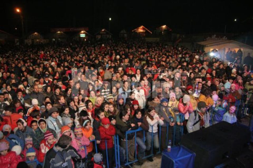 Distracție: Peste 10.000 de turiști la Serbările Zăpezii din Vatra Dornei