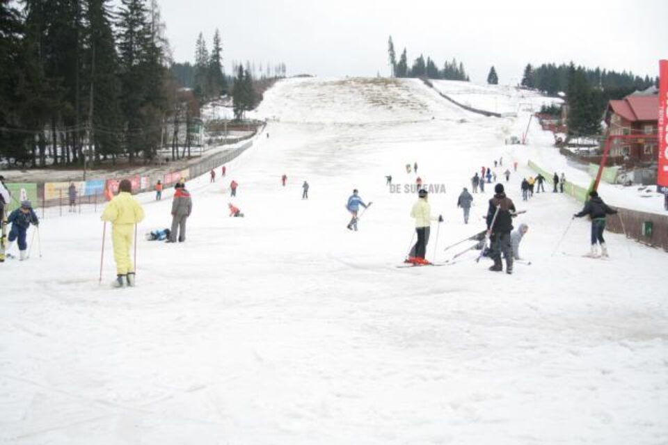 Distracție: Peste 10.000 de turiști la Serbările Zăpezii din Vatra Dornei