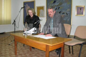 Scriitoarea Angela Furtună și președintele Comunității Evreilor din Suceava, prof. Sorin Golda