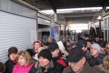 Comercianții din Bazar au protestat contra scoaterii chioșcurilor
