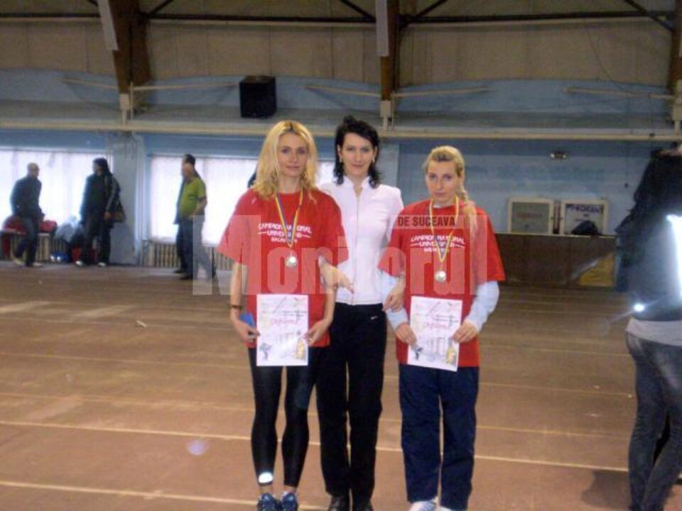 Erzilia Țâmpâu (stânga), lectorul Elena Rață (centru) și Anca Bălănucă, un trio de succes