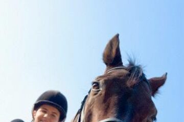 Practicarea echitației atenuează durerile de spate. Foto: CORBIS