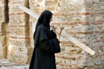 "Doamne, nu mă lăsa, căci numai Tu știi cu adevărat durerile inimii mele!". Foto: Danita DELIMONT